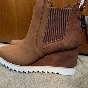 Women’s Wedge Boots